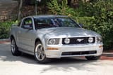 2005_Ford_Mustang_GT_silver_CN333922-006-scaled