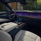my25-escalade-gallery-interior-grid-led-screen