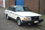 99690441990-volvo-240-3