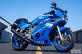 Yamaha-FZR400-Front-Right-Featured