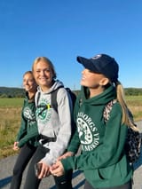 Blondes Hiking 2