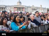 london-uk-15th-october-2017-large-crowds-attend-the-diwali-festival-KDPRXT