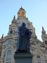 Dresden_Martin_Luther_statue_in_front_of_Frauenkirche_04