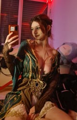 Triss Cos Behind the Scenes1