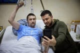 PHOTO-Volodymyr_Zelenskyy_paid_a_visit_to_the_wounded_defenders_of_Ukraine_undergoing_treatment_at_a_military_hospital_51937554942-1024x683.jpeg.optimal