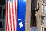 b766ff2fcb0eeb5b27_800px-Bill_Clinton_statue