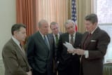 President_Ronald_Reagan_meets_with_aides_on_Iran-Contra_(cropped)