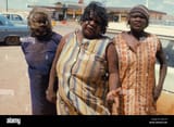 aboriginal-women-begging-for-money-to-buy-booze-in-coober-pedy-australia-A56CYE