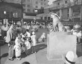 hachiko-in-1952-with-the-old-shibuya-station