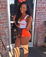 hooters waitress