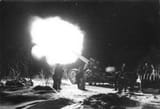Bundesarchiv_Bild_101I-278-0882-05,_Russland,_feuerndes_Geschütz_in_der_Nacht