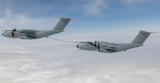 for-the-first-time-an-a400m-refuels-an-a400m-v0-83gngj267fyc1