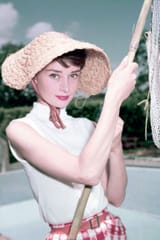 32ebac9d2b8d9c28c80df404a4e0aa1d65-57-audrey-hepburn-redo.2x.rdeep-vertical.w768