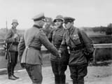Soviet-Union-started-WW2-on-Hitlers-side.-The-meeting-of-Soviet-and-German-officers-on-the-demarcation-line-in-occupied-Poland-scanpix.no_