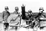 Bundesarchiv_Bild_183-R52907,_Mannschaft_mit_Gasmasken_am_Fla-MG
