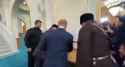 Putin kissed the Quran during his visit to Chechnya_thumb.jpg
