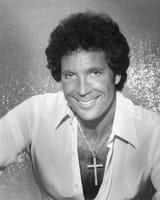 tom-jones-medallion