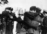 Fraternization of Polish and Hungarian troops on occupied Czechoslovak territory_Братание_солдат_венгерских_и_польских_оккупационных_войск_в_захваченной_Чехословакии