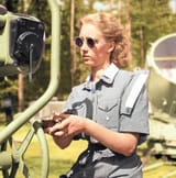 Member_of_Lotta_Svärd_(Finnish_voluntary_auxiliary_paramilitary_organisation_for_women)_being_trained_for_the_use_of_searchlights_in_anti-aircraft_duties,_Helsinki,_Laajasalo_(Degerö),_15_July_1944._(50274671172)