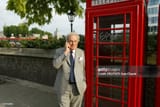 gettyimages-160746388-2048x2048 Transfer Of Power At Rothschild. David DE ROTHSCHILD succède à sir Evelyn DE ROTHSCHILD à la tête de la banque londonienne David dans les rues de LONDRES, téléphonant de son portable