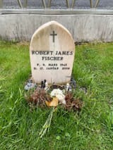 bobby-fischers-grave-in-laugardælir-iceland