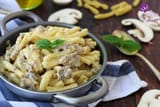 Pasta-cremosa-con-salsiccia-e-funghi-768x512-486018909