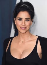comedian-sarah-silverman-striking-a-pose-vney3uia7c17w5nh