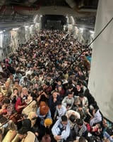 C-17_carrying_passengers_out_of_Afghanistan