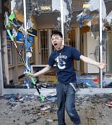 a-photo-of-a-man-during-the-2011-vancouver-hockey-riots-v0-xq8nb1becv8c1