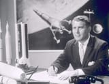Dr._Wernher_von_Braun_in_his_Office_-_GPN-2000-000070-scaled