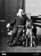 portrait-of-adolf-hitler-1889-1945-with-his-dog-c1924-2CC67BG