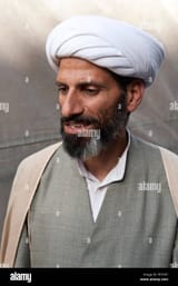 portrait-persian-iranian-man-with-a-white-turban-mullah-qom-iran-F0TH97-676927208