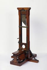 guillotine2