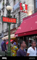 paris-france9th-arrondissementboulevard-poissonniremetro-station-strasbourg-DGHC7G