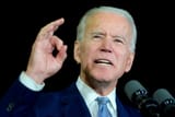 z29397590AMP,Joe-Biden-podczas-kampanii-prezydenckiej-wykonuje-