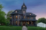 41f3f346-5c12-437e-b65b-eb0907c8ad27-ghoulish-gothic-homes-gothic-mansion