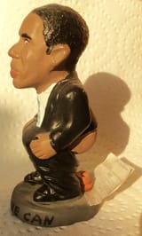 obama-pooping-on-constitution