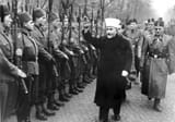 Bundesarchiv_Bild_146-1980-036-05,_Amin_al_Husseini_bei_bosnischen_SS-Freiwilligen