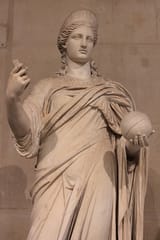 500px-Statue_de_Junon,_Louvre,_Ma_485,_trois_quarts