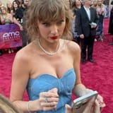 taylor swift looking at phone reaction