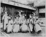 court-ladies-manchu-robes-1910-1925-photo