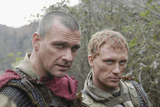 kevin-mckidd-as-lucius-vorenus-ray-stevenson-as-titus-pullo-rome-16609042-600-399