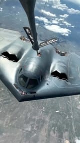 usaf-b-2-spirit-aerial-refuelling-v0-emVteTJ6cmxqb3NjMZHgYg8aw50C7BVJvcW0LRczbVTs2oQyTadlVQsymtkW