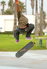 Skateboarder_in_the_air
