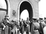 Bundesarchiv_Bild_183-H1106-0025-001%2C_Berlin%2C_Namensgebung_Richard-Sorge-Stra%C3%9Fe