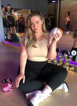 Burger_Babes_gym_girl_sit