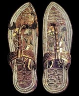 3-300-year-old-sandals-belonging-to-egyptian-pharaoh-v0-mr5jnved3wxb1