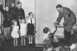 Hitler_at_Christmas_1