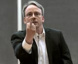 linus-torvalds-middle-finger