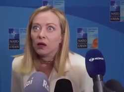 rapidsave.com_italys_pm_was_caught_acting_strangely_while-jjivrcoz2l9f1_thumb.jpg